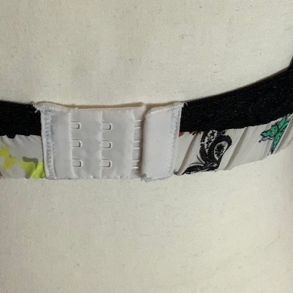 Christian Lacroix Size Medium black lace bra. Worn once! - Picture 5 of 7